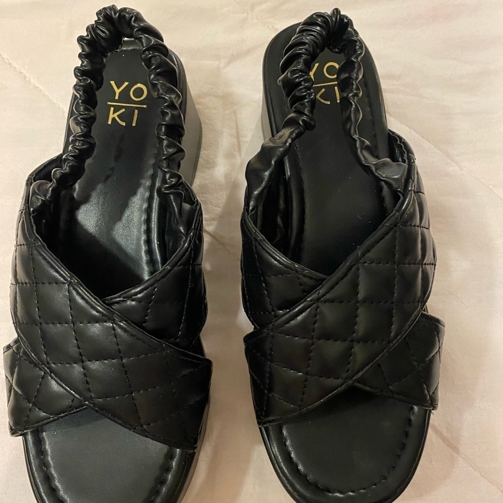 YOKI Brielle Black Quilt Platform Sandals size 10 style Bumble (EF)
